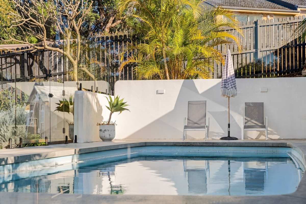 Piscine et terrasse d'une résidence secondaire